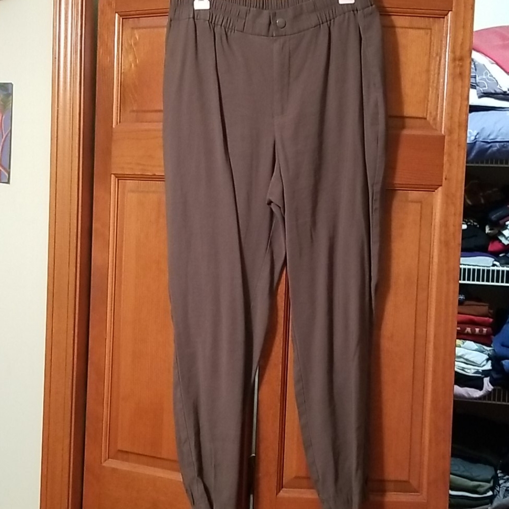 Green linen pants